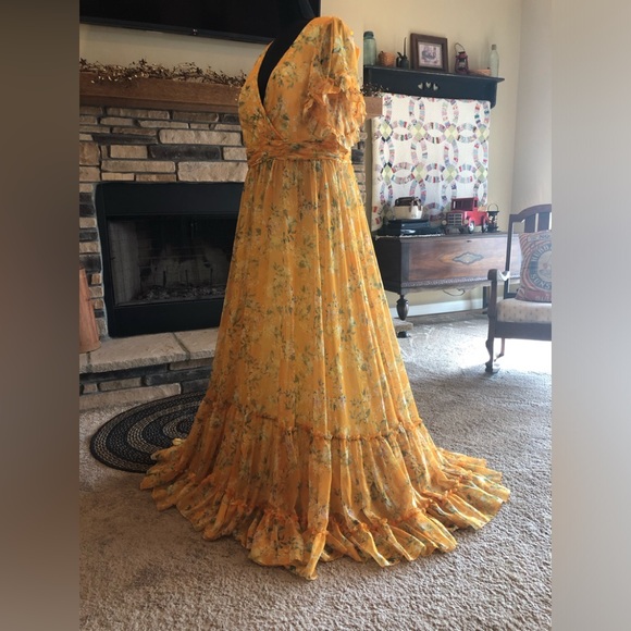 Mac Duggal
Floral Print Surplice V-Neck Sheer Ruffle Sleeve A-Line Gown - Picture 17 of 17